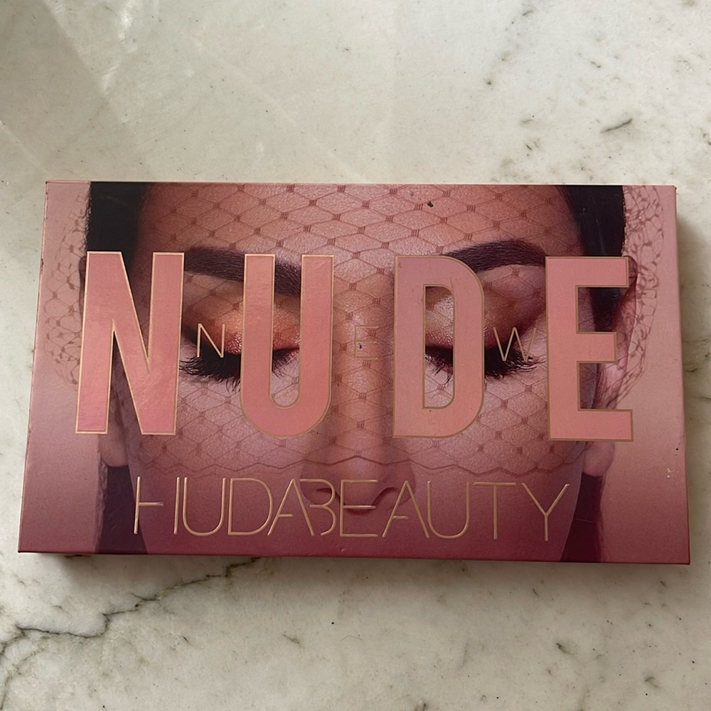 Huda Beauty New Nude Eyeshadow Palette